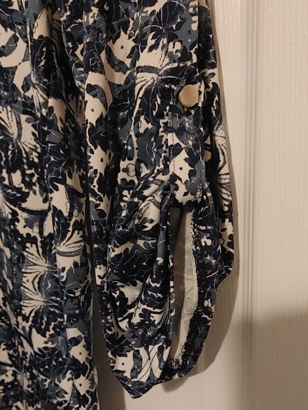 Notations Navy and White Floral Button-Pleat Peasant Blouse Women's Size Large - Picture 4 of 6